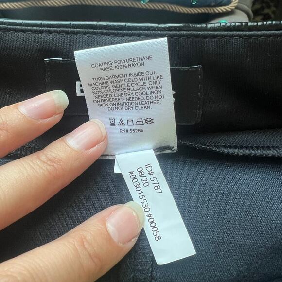 Express Black Faux Leather Croc Embossed Shorts Size 4 - Picture 5 of 5